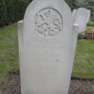 de vries.JPG